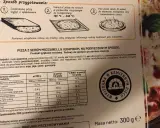 Instrukcja, ile piec pizzy: wyjmij z opakowania, umieść w piekarniku na ruszcie (180-200°C) i piecz ok. 10 minut.