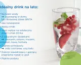 Przepisy na drinki w domu: orzeźwiający napój z owocami i miętą, idealny na lato.