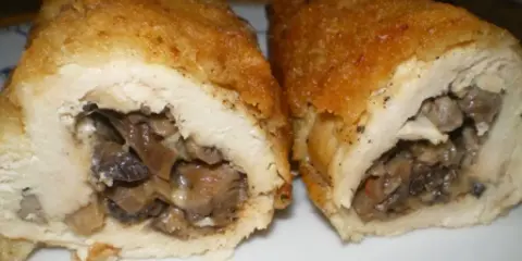 Roladki z kurczaka z pieczarkami i serem z piekarnika, chrupiące i soczyste, z bogatym nadzieniem grzybowym.