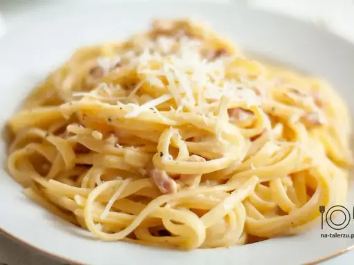 Pyszne spaghetti carbonara, idealne na szybki obiad. Ten przepis na carbonara zachwyci każdego!